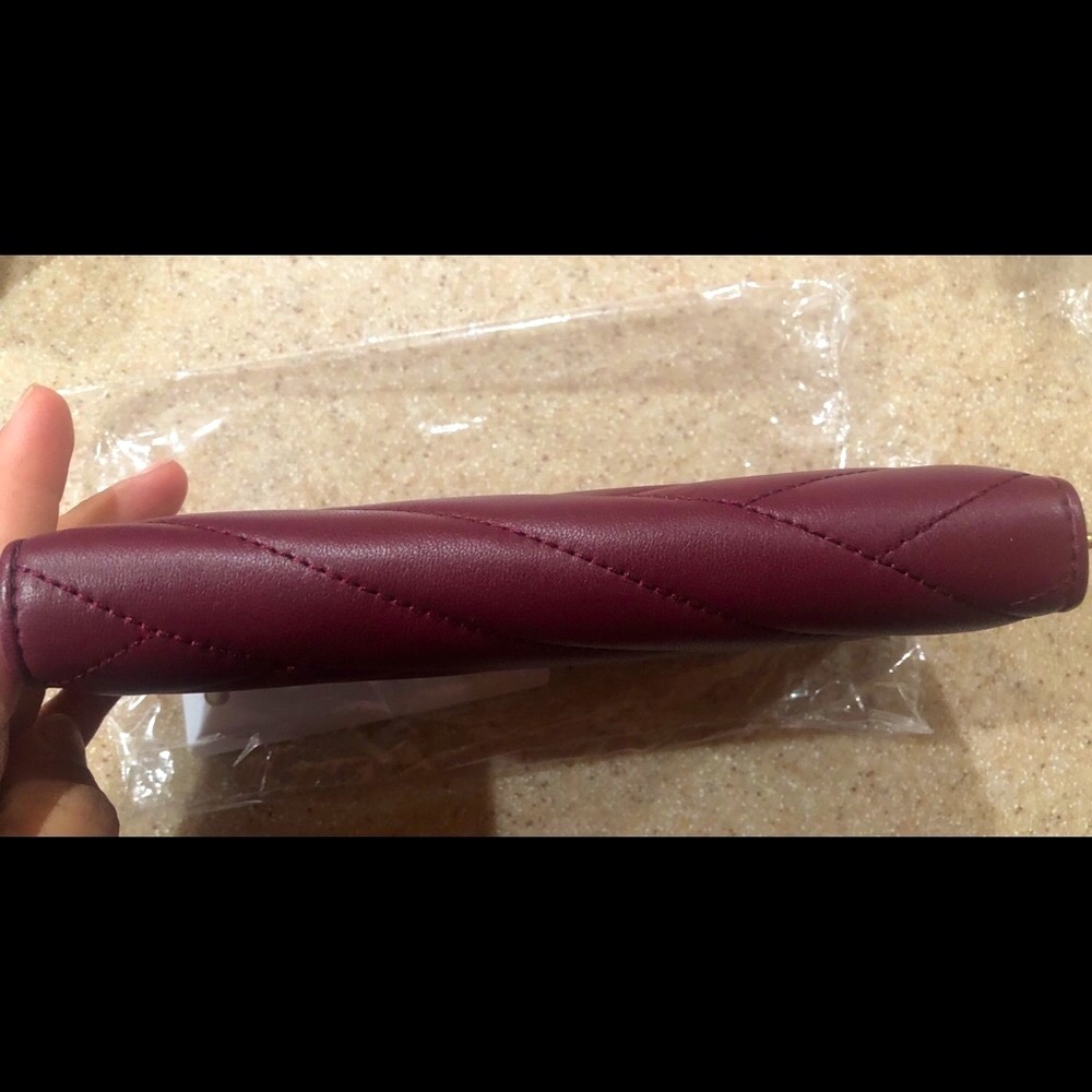 Tory Burch Kira wallet in Imperial Garnet - Picture 4 of 9
